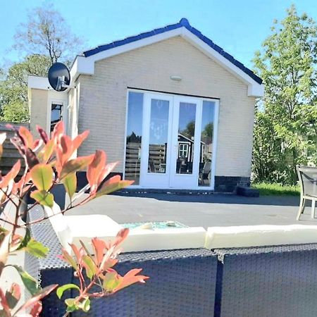 Huisje Britt Met Grote Tuin En Veel Privacy Dirkshorn Exteriér fotografie