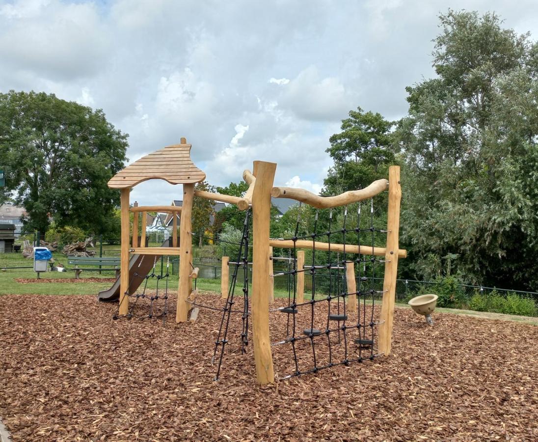 Huisje Britt Met Grote Tuin En Veel Privacy Dirkshorn Exteriér fotografie