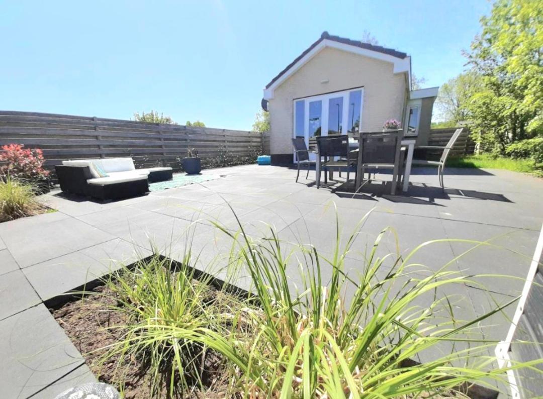 Huisje Britt Met Grote Tuin En Veel Privacy Dirkshorn Exteriér fotografie
